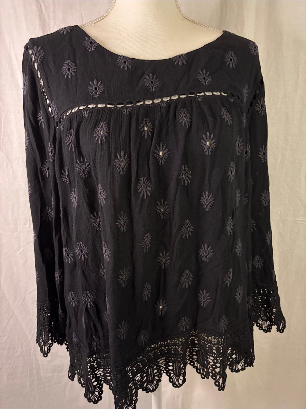 Daniel Rainn Black Embroidered Crochet-Hem Boho Witchy Long Sleeve Top